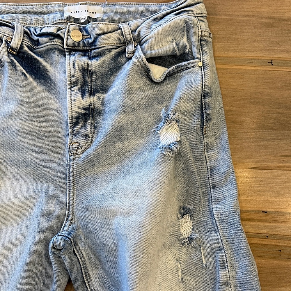 RISEN Light Wash Women's Jeans with Distressed Knees - Picture 4 of 10